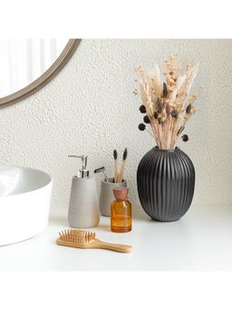 Claymistry - Ribbed Onyx Pearl Black Vase