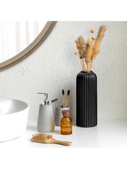 Claymistry - Ribbed Onyx Silk Black Vase