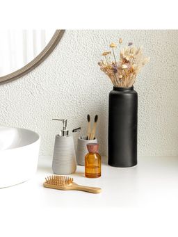 Claymistry - Onyx Silk Black Vase