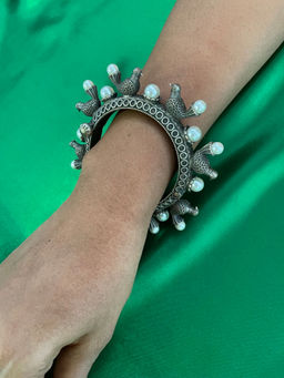 Digital Dress Room - Pigeons with Pearl Design Oxidised Bangle- Kada