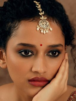 Curio Cottage - White Blossom Moon Kundan Maang Tikka