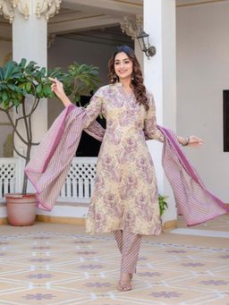 MEENA BAZAAR - Women Magenta Cotton Paisley Kurta with Pant and Dupatta