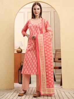 Yufta - Women Peach Cotton Floral Kurta with Pant and Dupatta