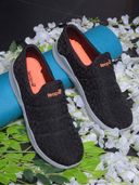 Black color option, Currently selected