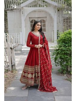 Wedani - Maroon Embroidered Regular Anarkali Kurta Pant with Dupatta