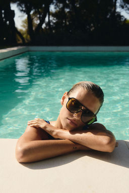 H&M - Women Blue Polarised Sunglasses