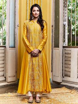 PINK CITY BY SARIKA - Silk Chanderi Asymmetrical Kurta with Pant Pearl Lotus Jaal (Set of 2)