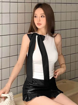 Outzidr - White Fitted Tank Top with Bow