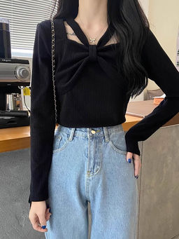 Outzidr - Black Bow Detailed Cut Out Top