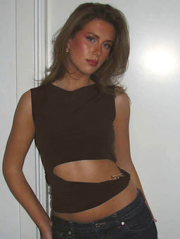 Outzidr - Brown Crop Top With Cutout Waist