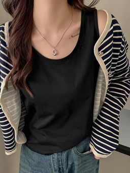 Outzidr - Black Relaxed Fit Sleeveless Tank Top