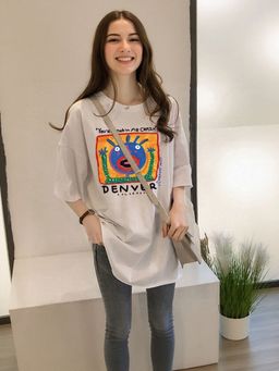 Outzidr - White Chest Print Graphic T-Shirt