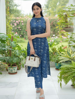 Aaghnya - Blue Floral Viscose Rayon Regular Kurta and Pant