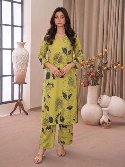 Aaghnya - Green Printed Viscose Rayon Regular Kurta and Pant