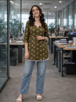 Aaghnya - Green Printed Viscose Rayon Regular Kurti