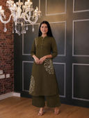 Green color option, Sold out, Currently selected