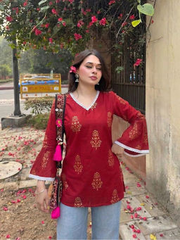Aaghnya - Red Printed Viscose Rayon Regular Kurta