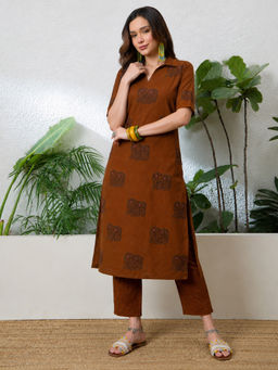 Aaghnya - Brown Printed Viscose Rayon Regular Kurta and Pant