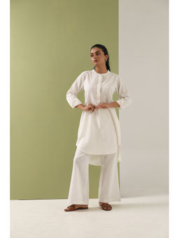 Sugnaa - Off White Solid Cotton Regular Kurta
