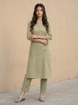 Aaghnya - Green Printed Viscose Blend Regular Kurta and Pant