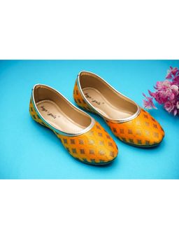 BOYZ N GALZ - Girls Yellow Embellished Mojaris