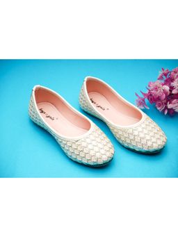 BOYZ N GALZ - Girls White Embellished Mojaris