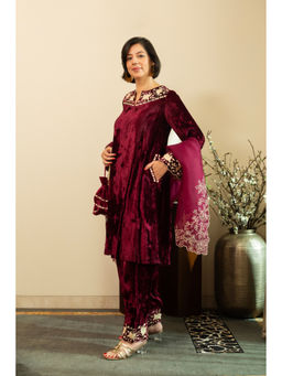 House of Inari - Wine Makhmal Embroidered Kurta Pant with Dupatta and Potli Bag