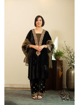 House of Inari - Black Silk Kashmiri Embroidered Kurta with Pant and Organza Tissue Dupatta
