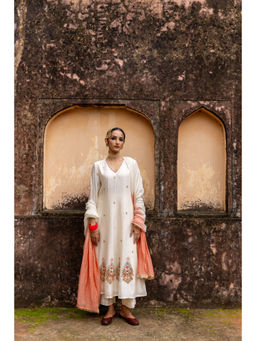 Suramya - Raunaqya Embroidered Ivory Kurta with Pant and Dupatta