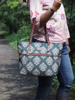 The Clownfish - Green Printed Handicraft Fabric Handbag