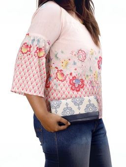 The Clownfish - White Printed Vegan Leather Ladies Wallet (Set Of 2)