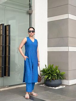 Sutra Art of Clothing - Blue Pure Cotton Solid Kurta and Pant