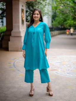 Sutra Art of Clothing - Turquoise Pure Cotton Solid Kurta and Pant