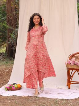 Sutra Art of Clothing - Pink Hand Batik Khadi Cotton Printed Kurta and Pant