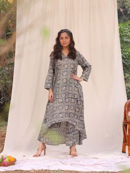 Sutra Art of Clothing - Stone Grey Hand Batik Khadi Cotton Printed Kurta and Pant