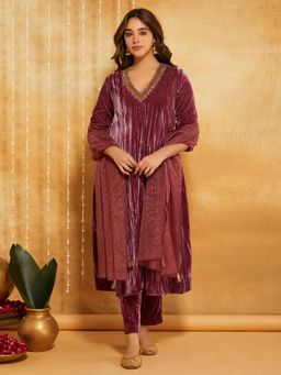 SHAABA CLOTHING - Pink Hand Embroidery Crushed Velvet Kurta with Pant and Dupatta