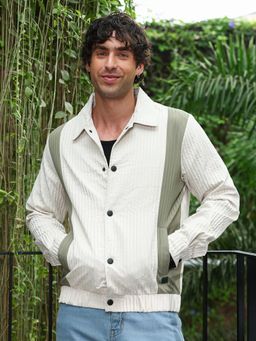 Campus Sutra - Men's Cream White and Sage Green Panelled Crease-Tactile Jacket