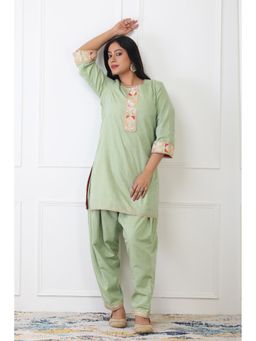 etre comfortwear - Green Nimrat Embroidered Co-Ord Set