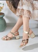 Gold color option, Currently selected