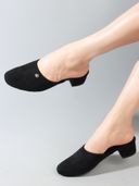 Black color option, Sold out, Currently selected