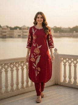 FASHOR - Solid Floral Embroidered Straight Kurta
