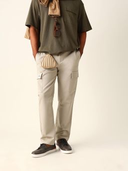 The Bear House - Men Beige Cotton Solid Straight Fit Cargo