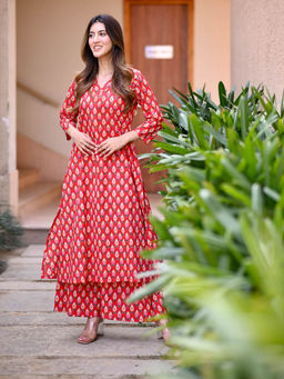 DIMPLE DESIGN STUDIO - Red Blush Kurta with Palazzo (Set of 2)