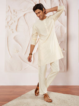 Vastramay - Cream Solid Kurta and Pyjama (Set of 2)