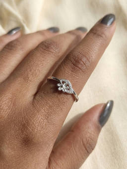 SAMIKA - 925 Sterling Silver Crystal Studded Flower Adjustable Ring