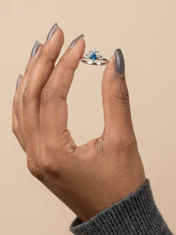 SAMIKA - 925 Sterling Silver Majestic Blue Crown Adjustable Ring