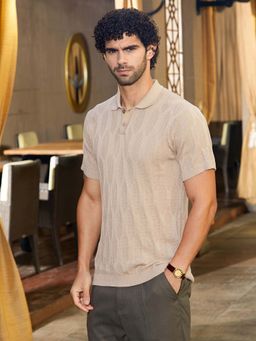 Campus Sutra - Men'S Camel Beige Webbing-Tactile Polo T-Shirt