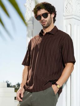 Campus Sutra - Men'S Mocha Brown Spiral Knot-Tactile Oversized Polo T-Shirt