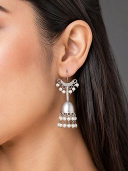 Dulcett - Silver Plated Small Earrings With White Pearls