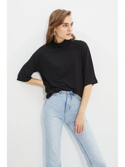 Trendyol - Black Normal Fit Solid-plain Round Neck Top